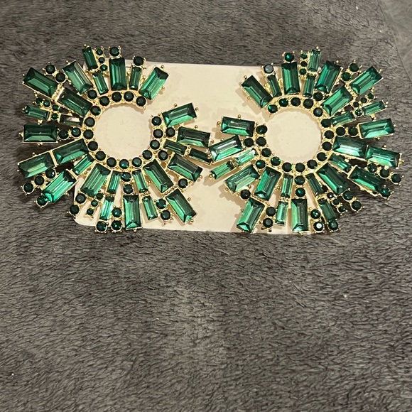SHEIN Jewelry - 😊NEW😊Women’s Radiant Green Crystal Statement Earrings